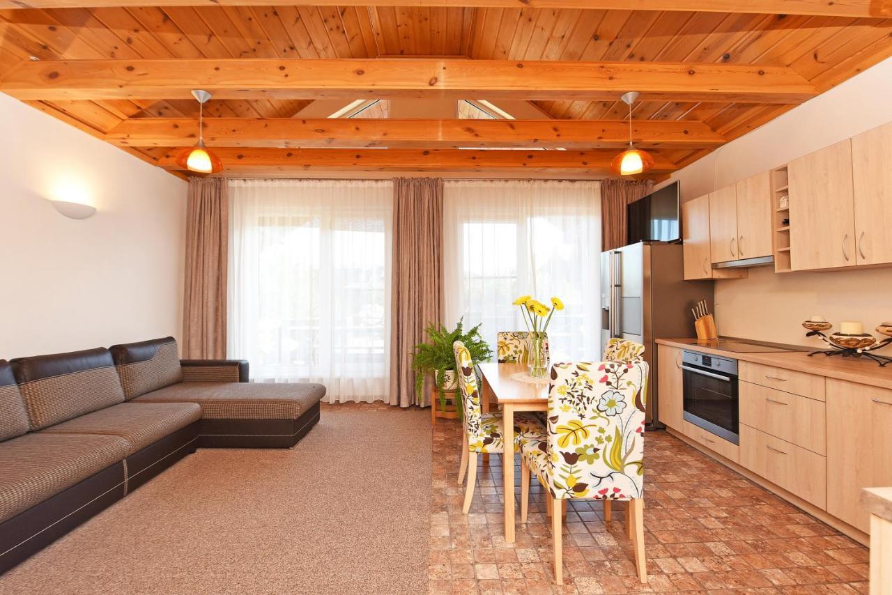 Pajurio Vingis Aparthotel Palanga Bagian luar foto